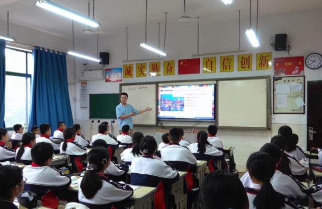 学生可动态复现真实场景实现物理