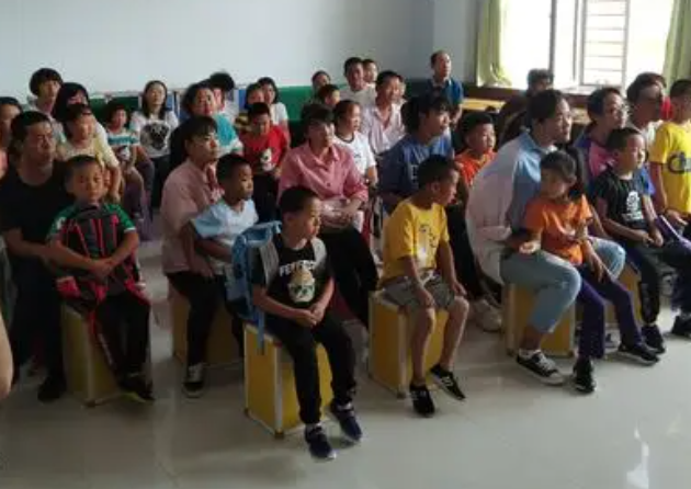 个性化教育最大的区别每一位学生的不同用心呵护一切学生的生长 个性化教育最大的区别每一位学生的不同用心呵护一切学生的生长